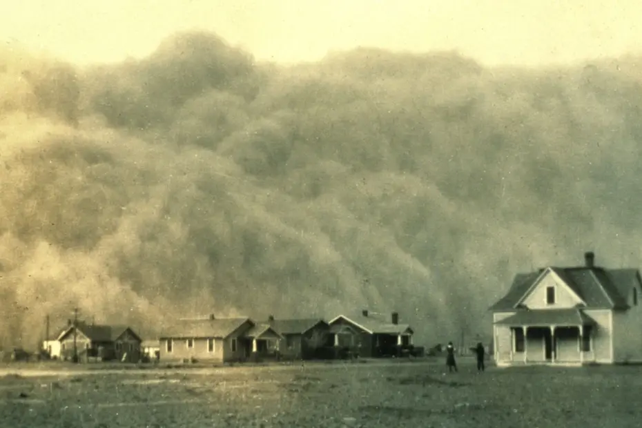 Dust storm approaching Stratford, Texas, April 1935.