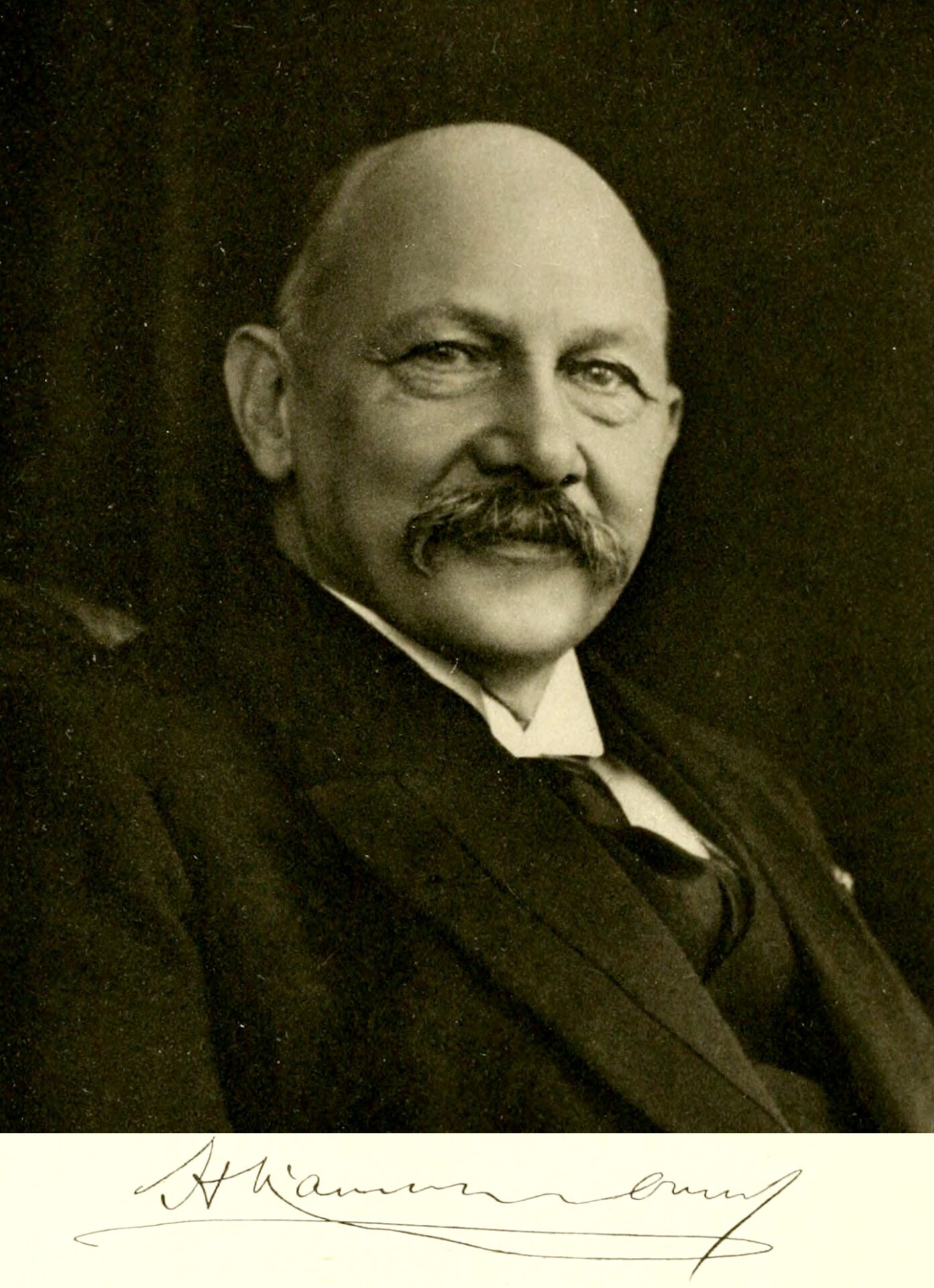 Portrait photograph of Heike Kamerlingh Onnes