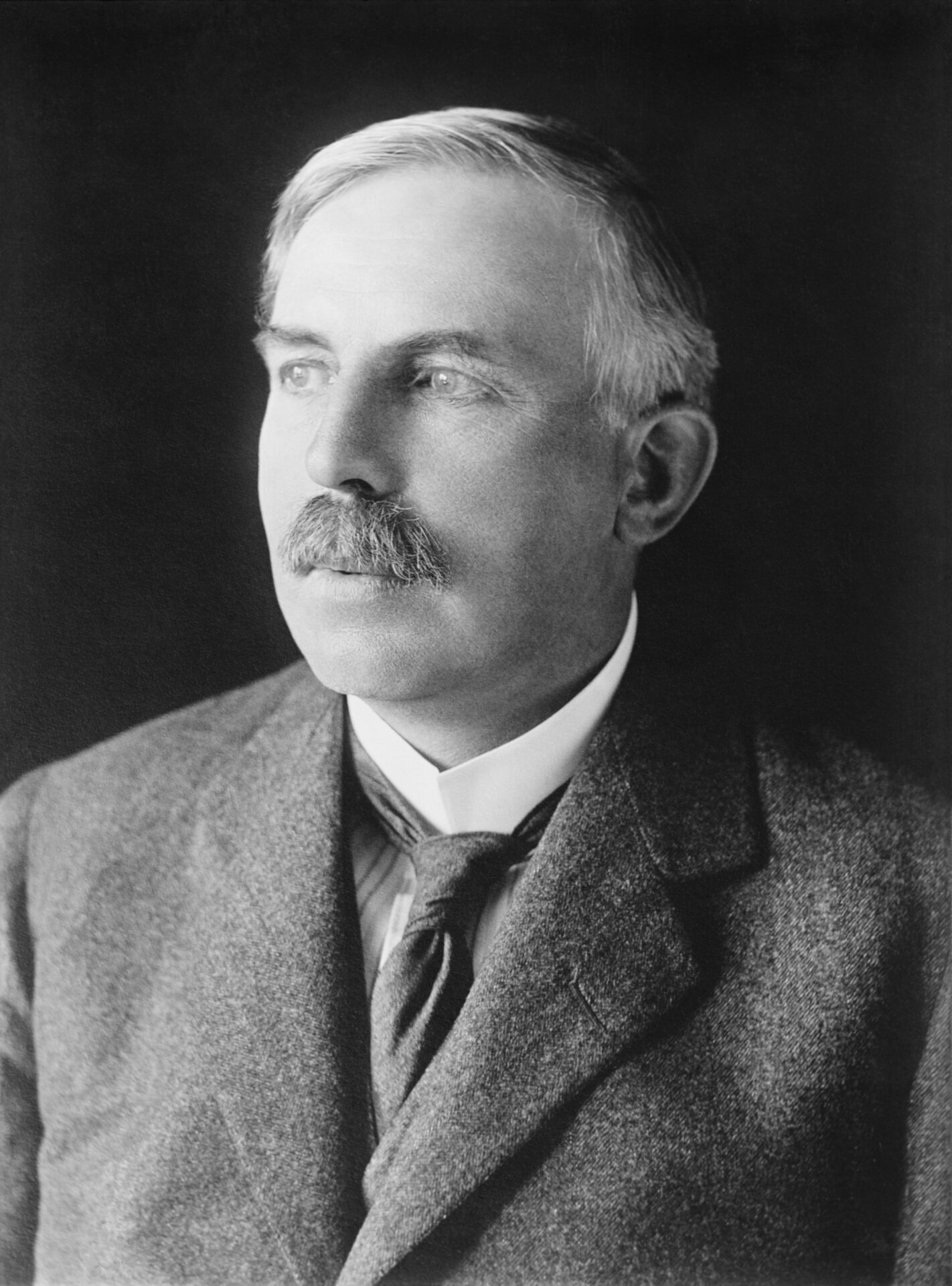 Portrait photo of Ernest Rutherford