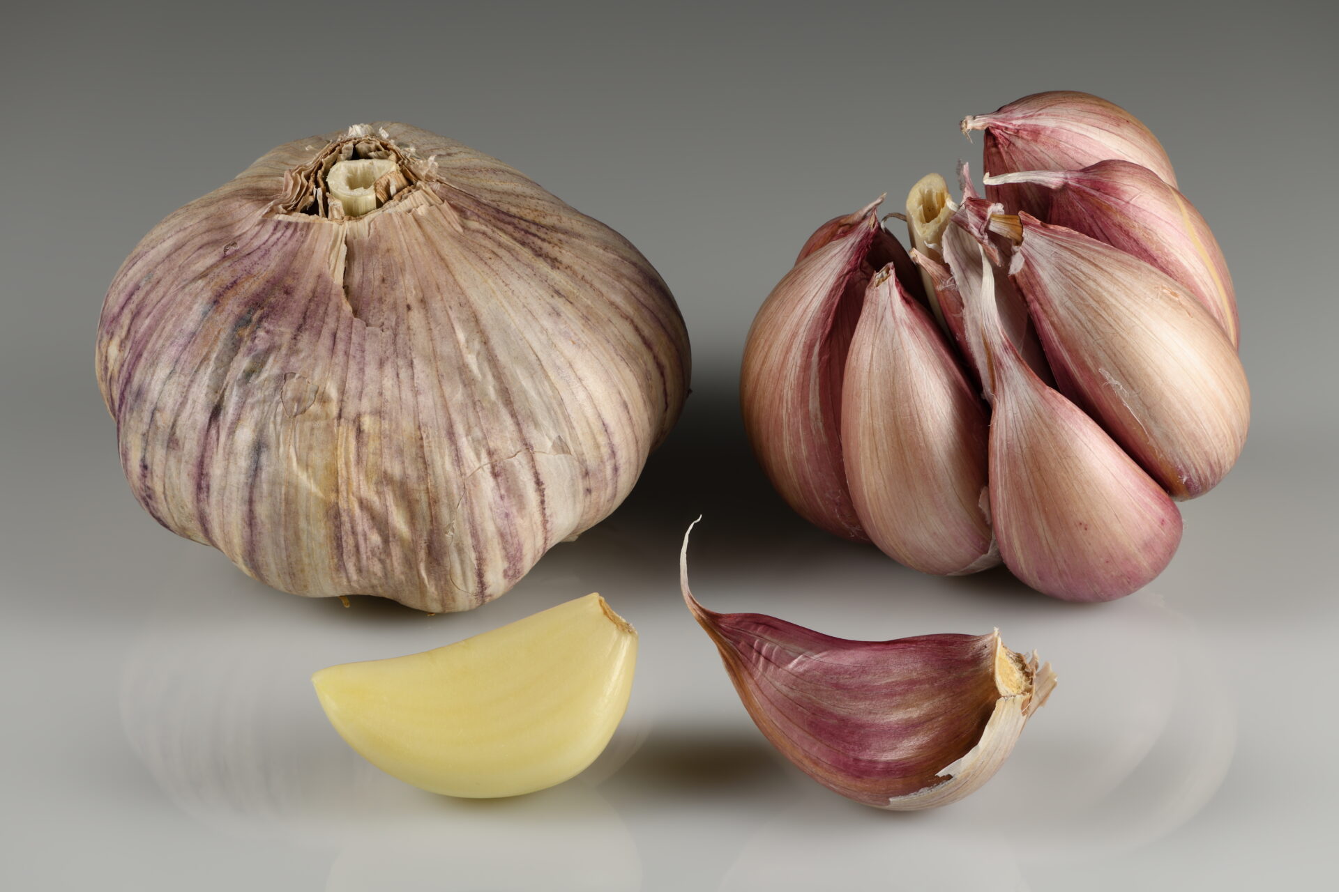 Photo of a whole garlic bulb and separated cloves